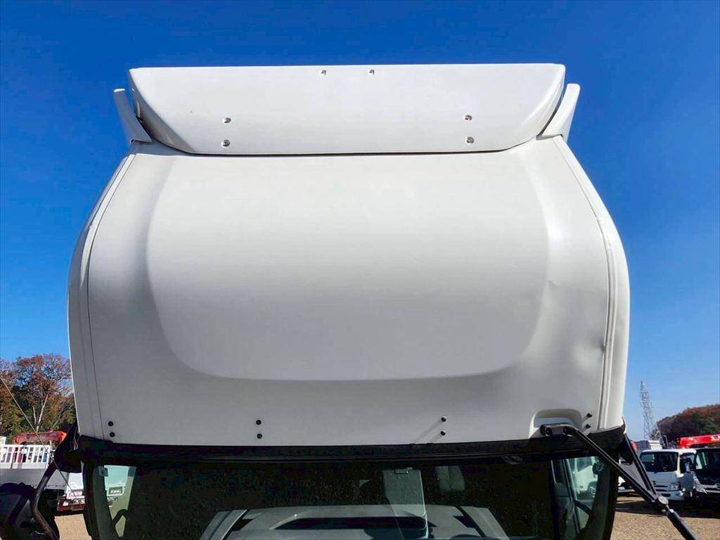 いすゞギガアルミウイング大型（10t）[写真19]