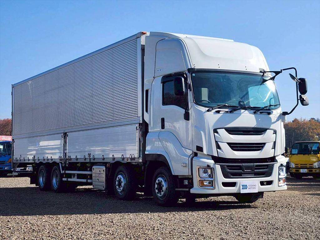 いすゞギガアルミウイング大型（10t）[写真02]