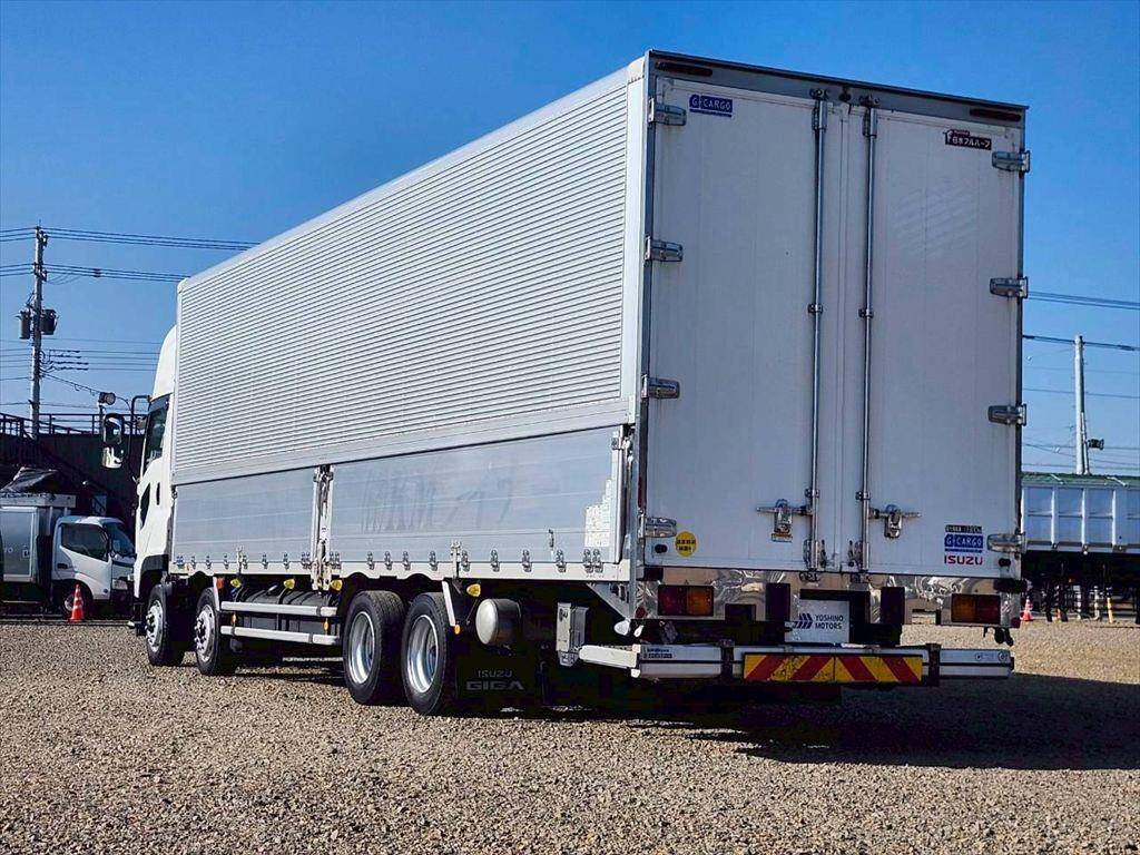 いすゞギガアルミウイング大型（10t）[写真03]