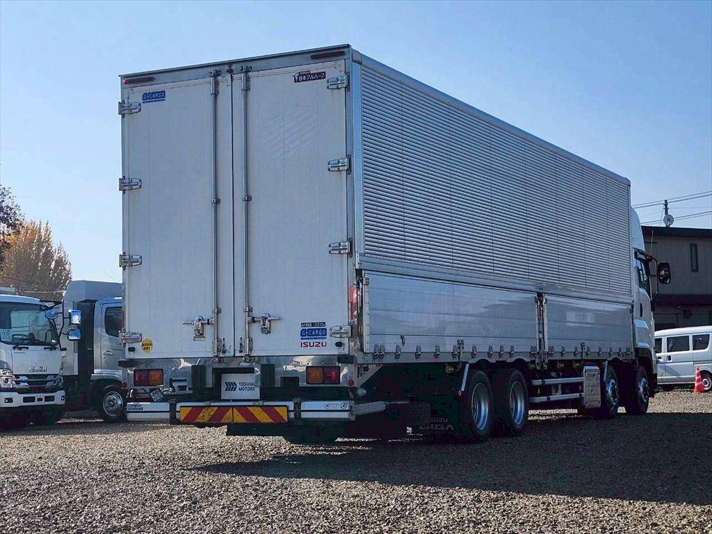 いすゞギガアルミウイング大型（10t）[写真04]