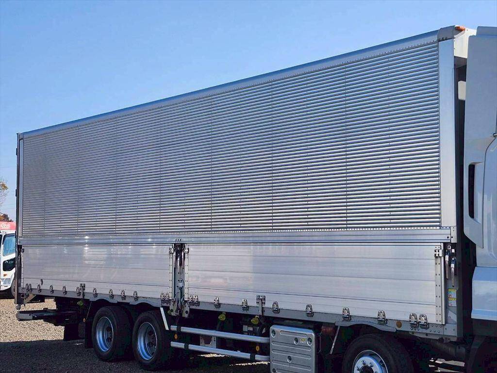 いすゞギガアルミウイング大型（10t）[写真05]