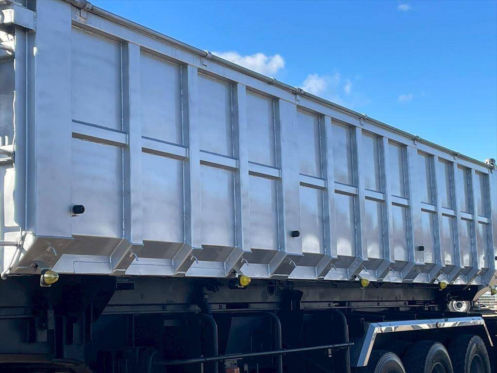 その他のメーカーその他の車種土砂ダンプトレーラー大型（10t）[写真06]