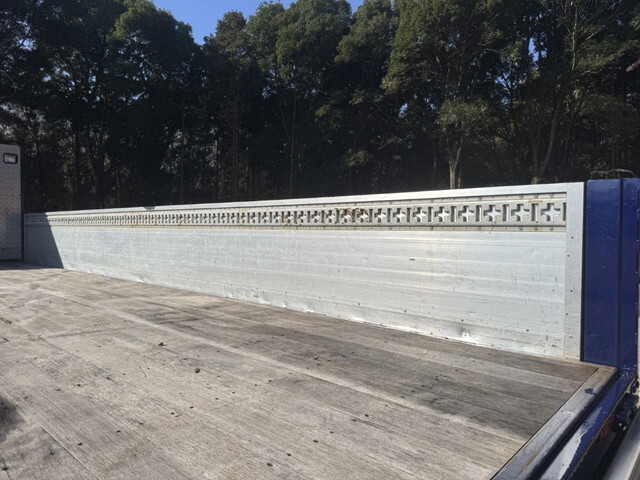 UDトラックスコンドルクレーン4段増トン（6t・8t）[写真16]