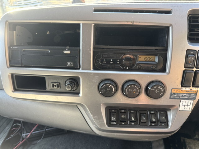 UDトラックスコンドルクレーン4段増トン（6t・8t）[写真28]