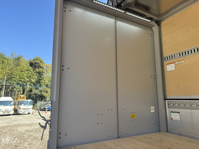 三菱ふそうキャンターアルミウイング小型（2t・3t）[写真17]