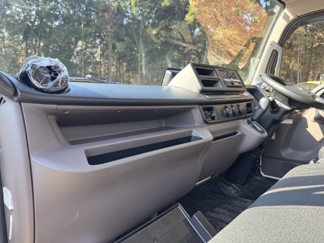 三菱ふそうキャンターアルミウイング小型（2t・3t）[写真28]