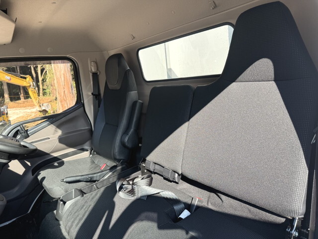 三菱ふそうキャンターアルミウイング小型（2t・3t）[写真29]