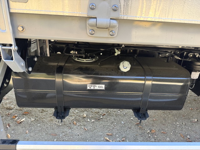 三菱ふそうキャンターアルミウイング小型（2t・3t）[写真30]