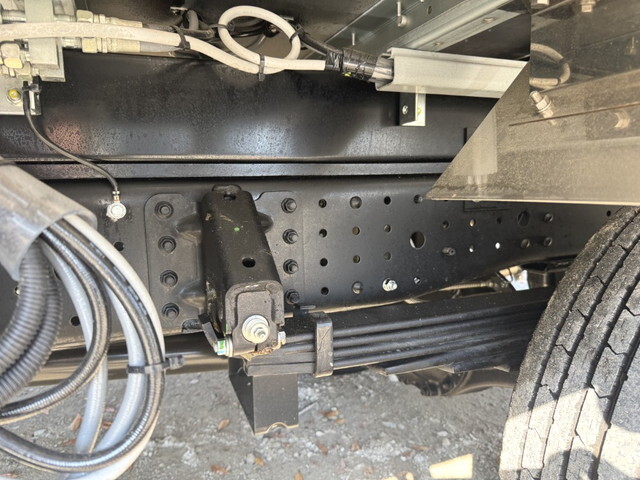 三菱ふそうキャンターアルミウイング小型（2t・3t）[写真35]