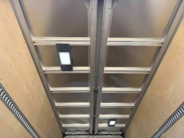 三菱ふそうキャンターアルミウイング小型（2t・3t）[写真09]