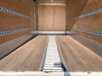 三菱ふそうキャンターアルミバン小型（2t・3t）[写真16]