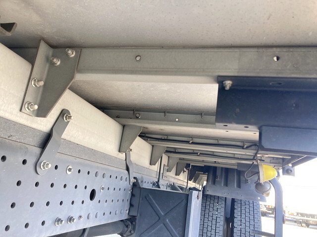 三菱ふそうキャンターアルミバン小型（2t・3t）[写真21]
