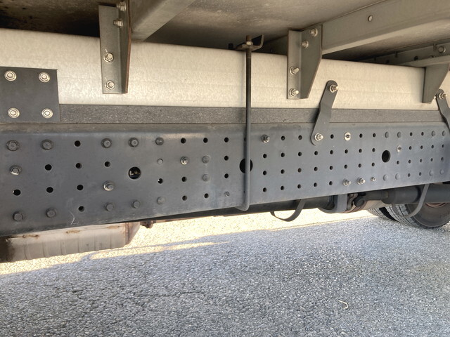 三菱ふそうキャンターアルミバン小型（2t・3t）[写真22]