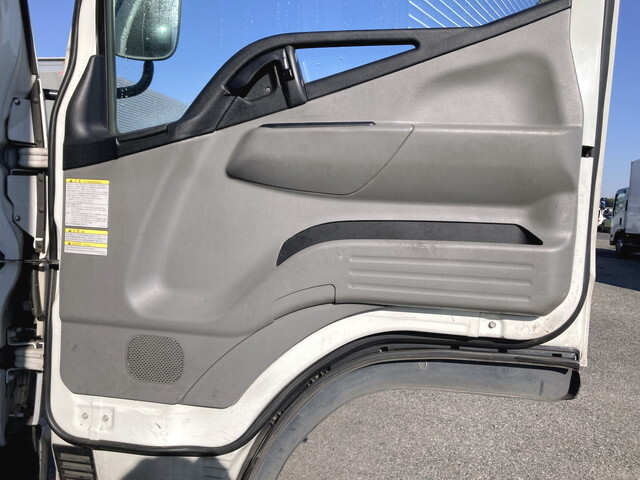 三菱ふそうキャンターアルミバン小型（2t・3t）[写真29]