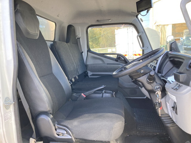 三菱ふそうキャンターアルミバン小型（2t・3t）[写真32]
