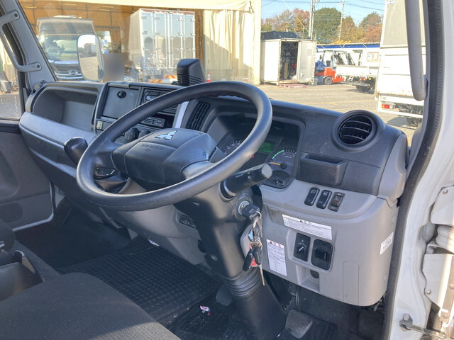 三菱ふそうキャンターアルミバン小型（2t・3t）[写真33]