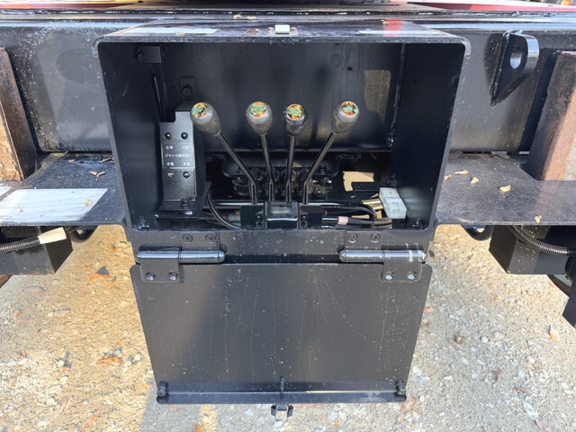 いすゞエルフ高所作業車小型（2t・3t）[写真13]