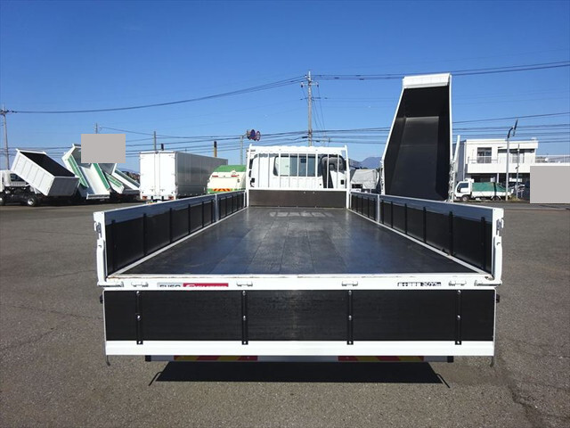 三菱ふそうファイター平ボディ中型（4t）[写真11]