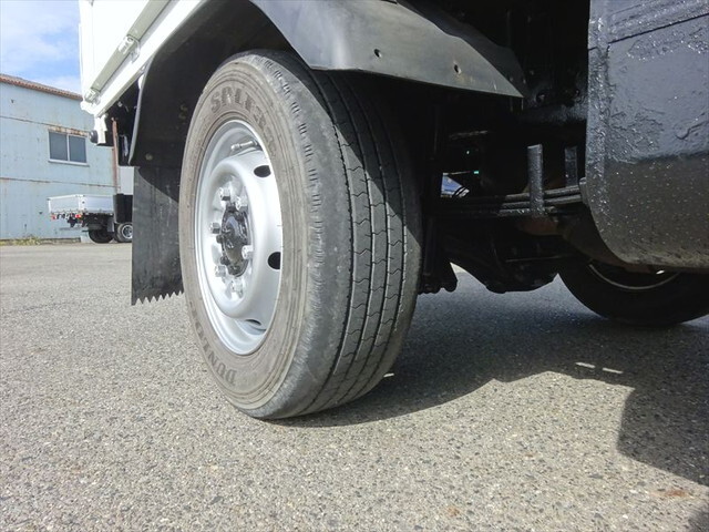 三菱ふそうキャンター平ボディ小型（2t・3t）[写真11]