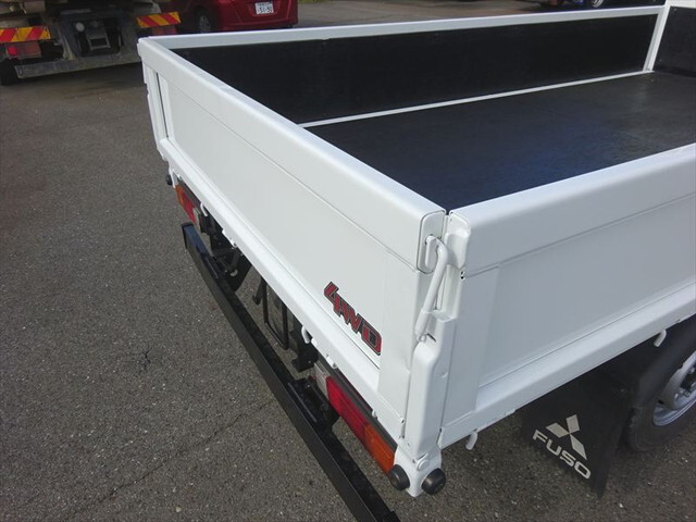 三菱ふそうキャンター平ボディ小型（2t・3t）[写真16]