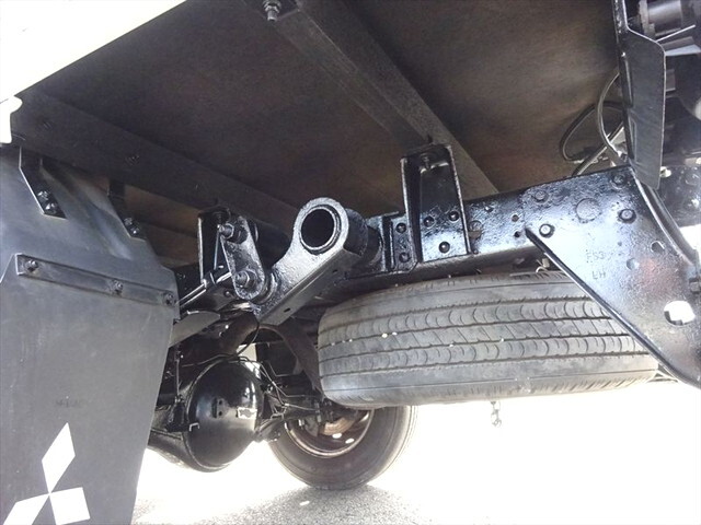 三菱ふそうキャンター平ボディ小型（2t・3t）[写真06]
