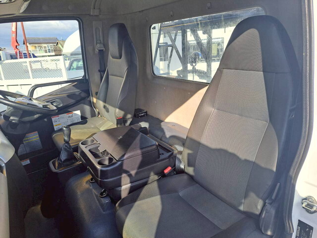 三菱ふそうファイターコンテナ専用車中型（4t）[写真33]