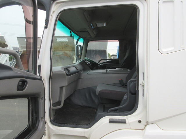 三菱ふそうスーパーグレートダンプ大型（10t）[写真16]