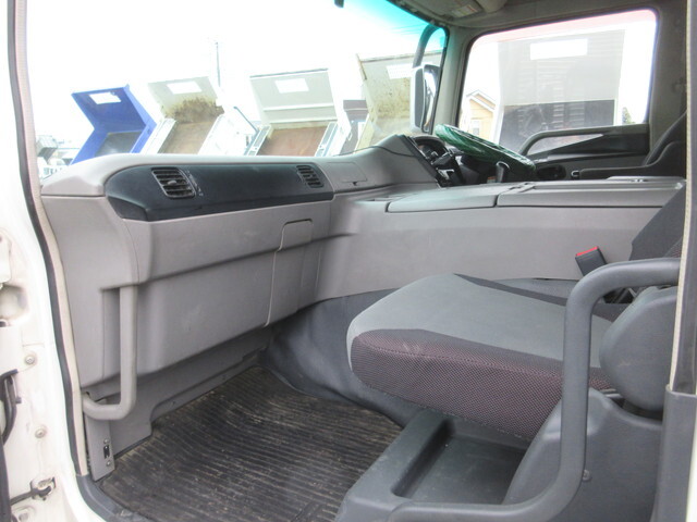 三菱ふそうスーパーグレートダンプ大型（10t）[写真17]