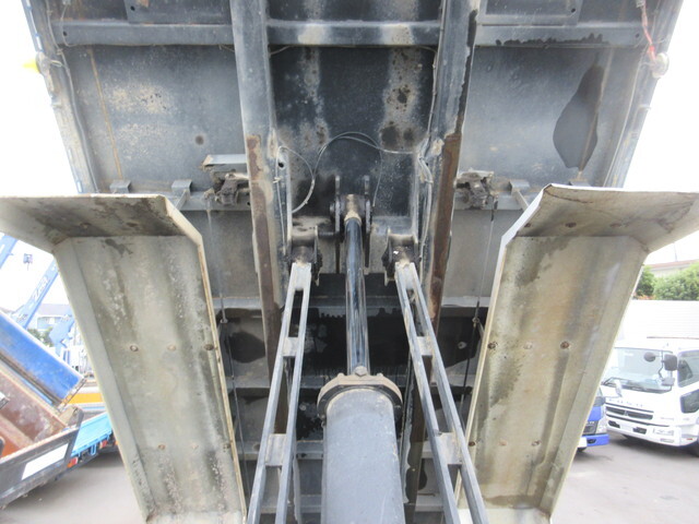 三菱ふそうスーパーグレートダンプ大型（10t）[写真30]