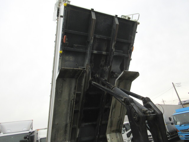 三菱ふそうスーパーグレートダンプ大型（10t）[写真31]