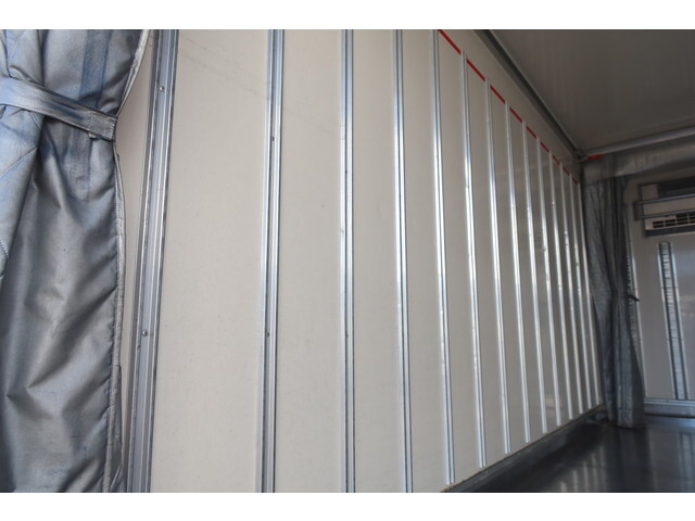 いすゞエルフ冷凍車（冷蔵車）小型（2t・3t）[写真10]