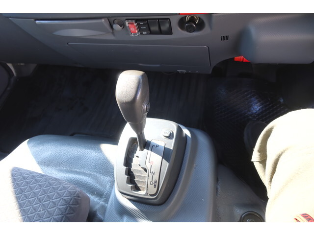 いすゞエルフ冷凍車（冷蔵車）小型（2t・3t）[写真32]