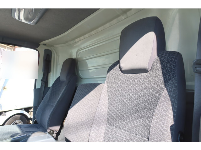 いすゞエルフ冷凍車（冷蔵車）小型（2t・3t）[写真38]