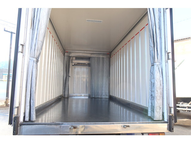 いすゞエルフ冷凍車（冷蔵車）小型（2t・3t）[写真08]