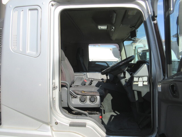 三菱ふそうスーパーグレートパネルウイング大型（10t）[写真10]