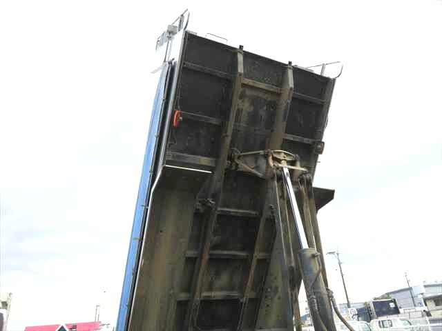 いすゞギガダンプ大型（10t）[写真24]