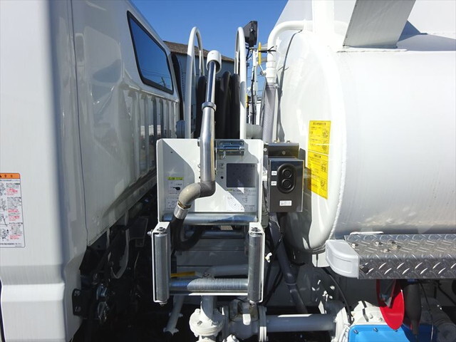 三菱ふそうキャンタータンク車（タンクローリー）小型（2t・3t）[写真11]