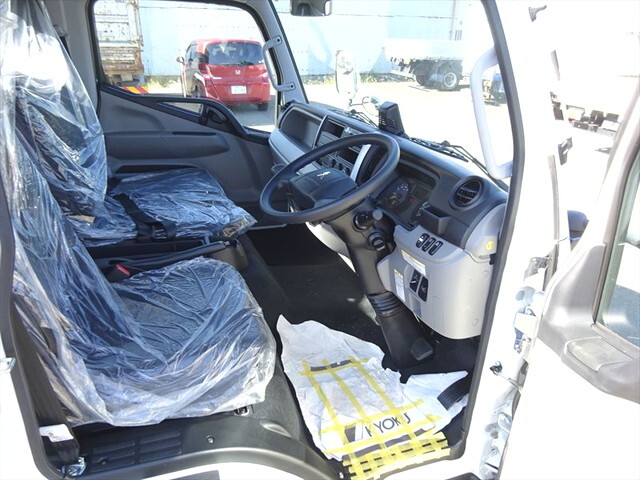 三菱ふそうキャンタータンク車（タンクローリー）小型（2t・3t）[写真17]