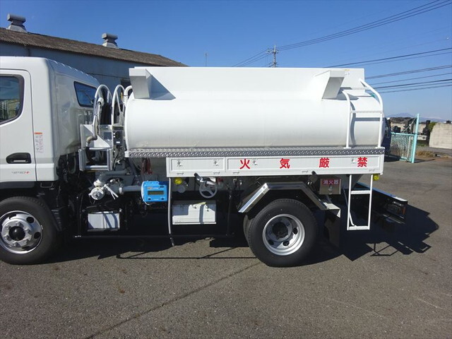 三菱ふそうキャンタータンク車（タンクローリー）小型（2t・3t）[写真04]