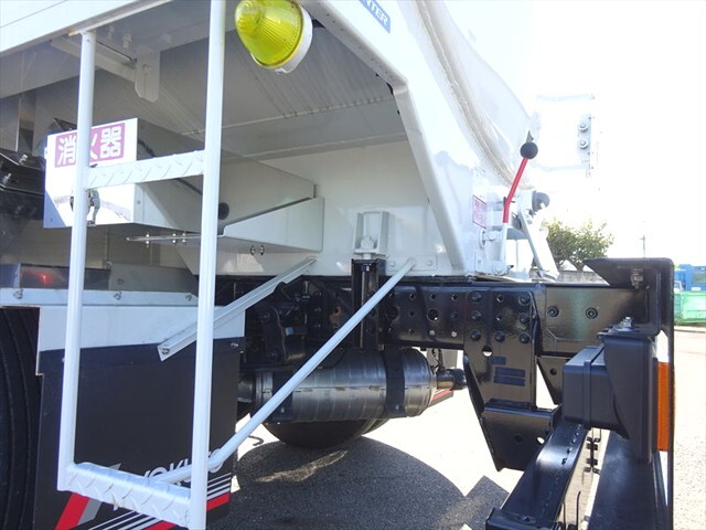 三菱ふそうキャンタータンク車（タンクローリー）小型（2t・3t）[写真07]