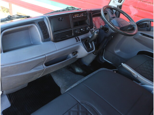 三菱ふそうキャンター平ボディ小型（2t・3t）[写真18]