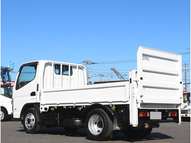 三菱ふそうキャンター平ボディ小型（2t・3t）[写真02]