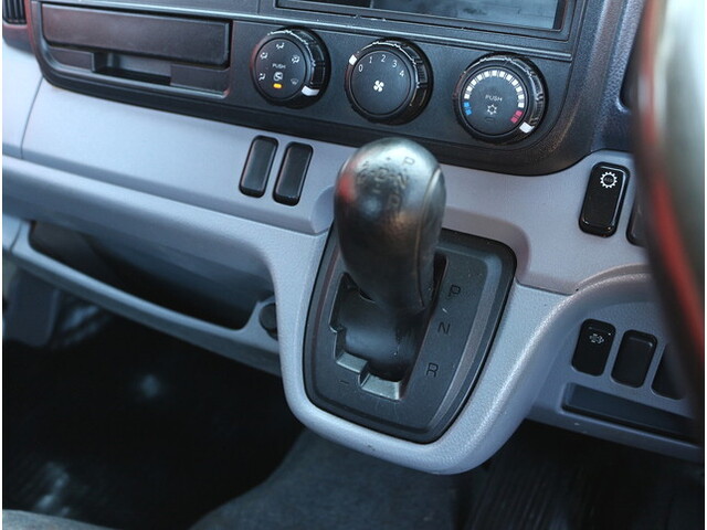 三菱ふそうキャンター平ボディ小型（2t・3t）[写真23]