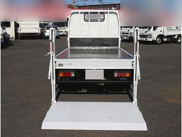 三菱ふそうキャンター平ボディ小型（2t・3t）[写真04]