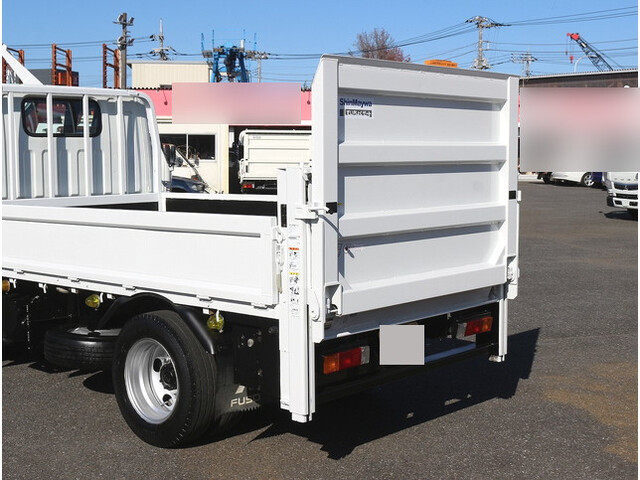 三菱ふそうキャンター平ボディ小型（2t・3t）[写真06]