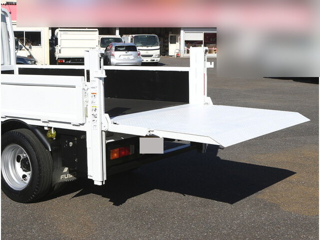 三菱ふそうキャンター平ボディ小型（2t・3t）[写真07]