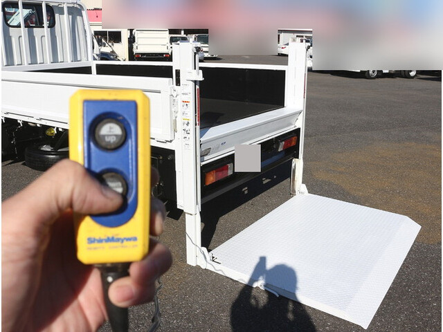 三菱ふそうキャンター平ボディ小型（2t・3t）[写真08]