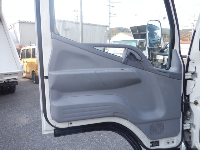 三菱ふそうキャンタークレーン3段小型（2t・3t）[写真38]