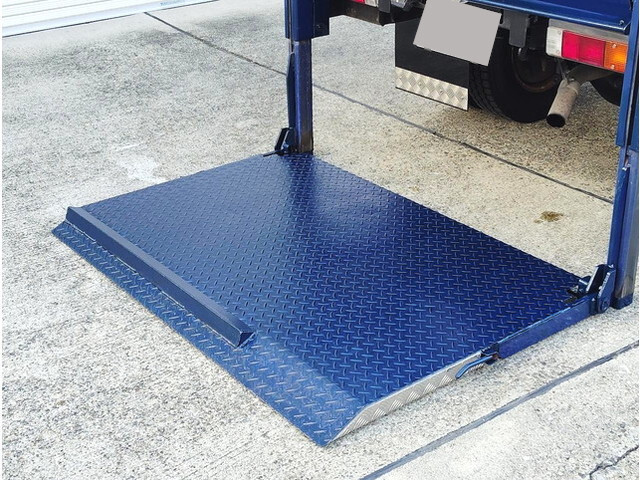 三菱ふそうキャンター平ボディ小型（2t・3t）[写真18]