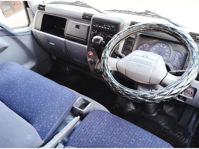 三菱ふそうキャンター平ボディ小型（2t・3t）[写真19]